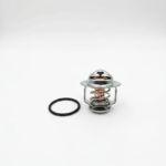 Assurez une régulation optimale de la température moteur avec ce thermostat moteur compatible Honda Accord VIII et Honda Civic IX 1.8L–2.0L de 2005 à 2016. Identifié par la référence constructeur 19301-RNA-305, ce composant est essentiel au bon fonctionnement du système de refroidissement. Le thermostat contrôle la circulation du liquide de refroidissement afin de permettre au moteur d’atteindre rapidement sa température idéale et de la maintenir de manière stable. Fabriqué à partir de matériaux de haute qualité résistants à la chaleur et à la pression, il garantit fiabilité, durabilité et performances constantes. Un thermostat en bon état contribue à éviter la surchauffe, à réduire l’usure du moteur et à optimiser la consommation de carburant. Cette pièce est idéale pour un remplacement conforme à l’origine, avec une installation simple et un ajustement parfait.