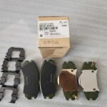 Les plaquettes de frein avant Hyundai référence 58101-2CA11 sont conçues pour assurer un freinage efficace, stable et sécurisé sur les Hyundai Tiburon de 2003 à 2008. Elles garantissent une excellente puissance de freinage tout en offrant un bon équilibre entre performance, confort de conduite et longévité. Fabriquées selon les normes constructeur Hyundai, ces plaquettes assurent une usure régulière du disque, une réduction des bruits et vibrations, ainsi qu’une résistance élevée aux fortes températures générées lors du freinage. Elles contribuent à une réponse rapide de la pédale et à une sécurité optimale en toutes conditions de conduite. Idéales pour remplacer des plaquettes usées, ces plaquettes avant sont équivalentes à la pièce d’origine et s’installent facilement sans modification.