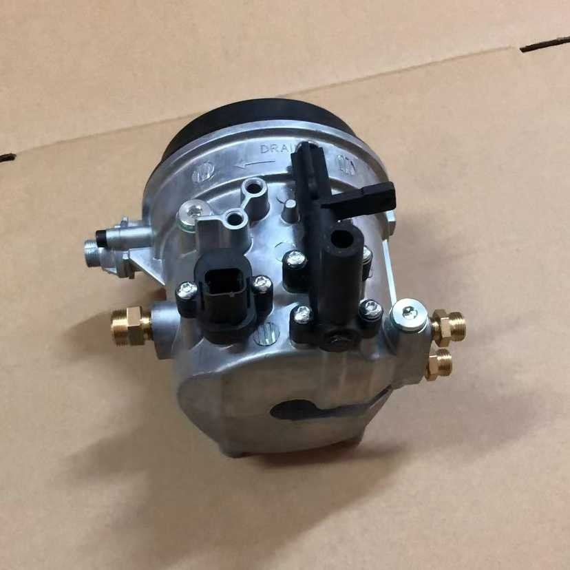 Assurez une alimentation en carburant propre et efficace à votre moteur grâce à cet ensemble filtre à carburant Ford – référence F81Z-9155-AC. Conçu pour retenir les impuretés, particules et contaminants présents dans le carburant, ce filtre protège les injecteurs, la pompe à carburant et l’ensemble du système d’injection, garantissant ainsi un fonctionnement moteur optimal et une meilleure longévité des composants. Fabriqué selon des standards de qualité élevés et testé avant expédition, cet ensemble constitue une solution fiable et durable pour remplacer un filtre encrassé ou usé. Son installation simple permet de restaurer les performances d’origine, d’améliorer la régularité du moteur et de contribuer à une consommation de carburant maîtrisée. Idéal pour l’entretien préventif ou une réparation professionnelle, ce filtre offre un excellent rapport qualité-prix répondant aux exigences des conducteurs comme des mécaniciens.