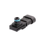 e capteur de pression de suralimentation MAP Renault d’origine (référence 223650035R) est un composant essentiel du système de gestion moteur. Il mesure avec précision la pression d’air dans le collecteur d’admission, permettant au calculateur moteur d’ajuster correctement l’injection et la suralimentation pour des performances optimales. Conçu et fabriqué selon les standards stricts Renault OEM, ce capteur garantit une fiabilité maximale, une excellente précision de mesure et une parfaite compatibilité avec les véhicules concernés. Idéal pour résoudre les pertes de puissance, voyants moteur allumés ou dysfonctionnements liés à la suralimentation.