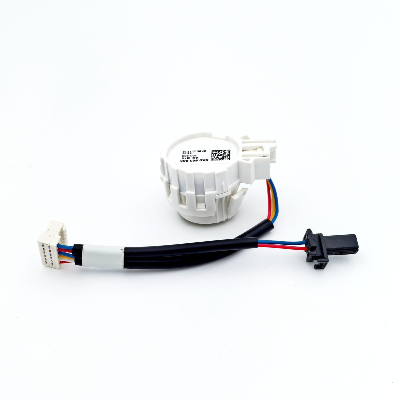 Améliorez la fiabilité du système de démarrage de votre véhicule avec ce commutateur d’allumage référence 5K0 905 865, spécialement conçu pour les véhicules du groupe VAG : Volkswagen, Audi, SEAT, Škoda, Porsche et CUPRA. Ce composant essentiel assure la transmission correcte du signal électrique entre la clé de contact et le système de démarrage, garantissant un allumage fluide et sans interruption.