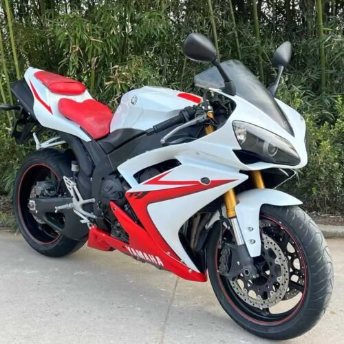YAMAHA R1