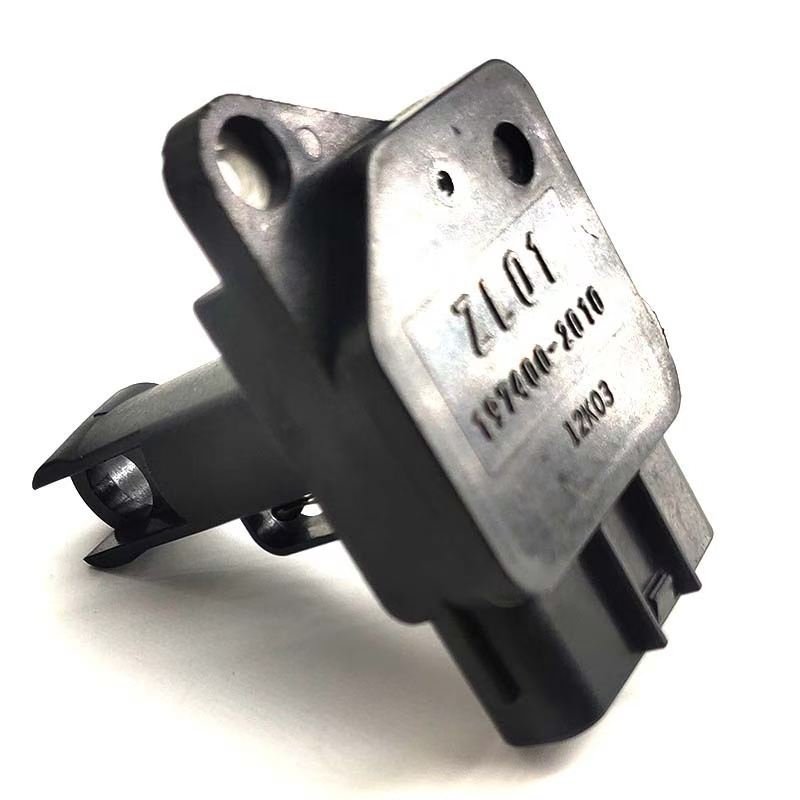 Optimisez le rendement de votre moteur et retrouvez la puissance d'origine de votre véhicule grâce au débitmètre de masse d'air Denso (Référence 197400-2010). Pièce maîtresse du système d'injection, ce capteur mesure avec une précision absolue la quantité d'air entrant dans le moteur. Un débitmètre défaillant entraîne une surconsommation de carburant, des pertes de puissance et des fumées noires à l'échappement ; ce composant haut de gamme est la solution idéale pour y remédier durablement. Conçu selon des normes constructeurs rigoureuses, ce débitmètre garantit une excellente résistance aux variations de température et aux vibrations, des conditions particulièrement cruciales pour les routes et les climats africains. Sa technologie de pointe assure une combustion propre et optimale, protégeant ainsi votre moteur contre l'encrassement prématuré et prolongeant la durée de vie de vos catalyseurs et filtres. Faire le choix de cette pièce, c'est investir dans la fiabilité, la sécurité et la tranquillité d'esprit au quotidien. Ne laissez pas un capteur défectueux endommager votre moteur ou alourdir vos factures de carburant. Redonnez dès aujourd'hui un second souffle à votre véhicule. Commandez votre débitmètre Denso en quelques clics et profitez d'une livraison rapide !